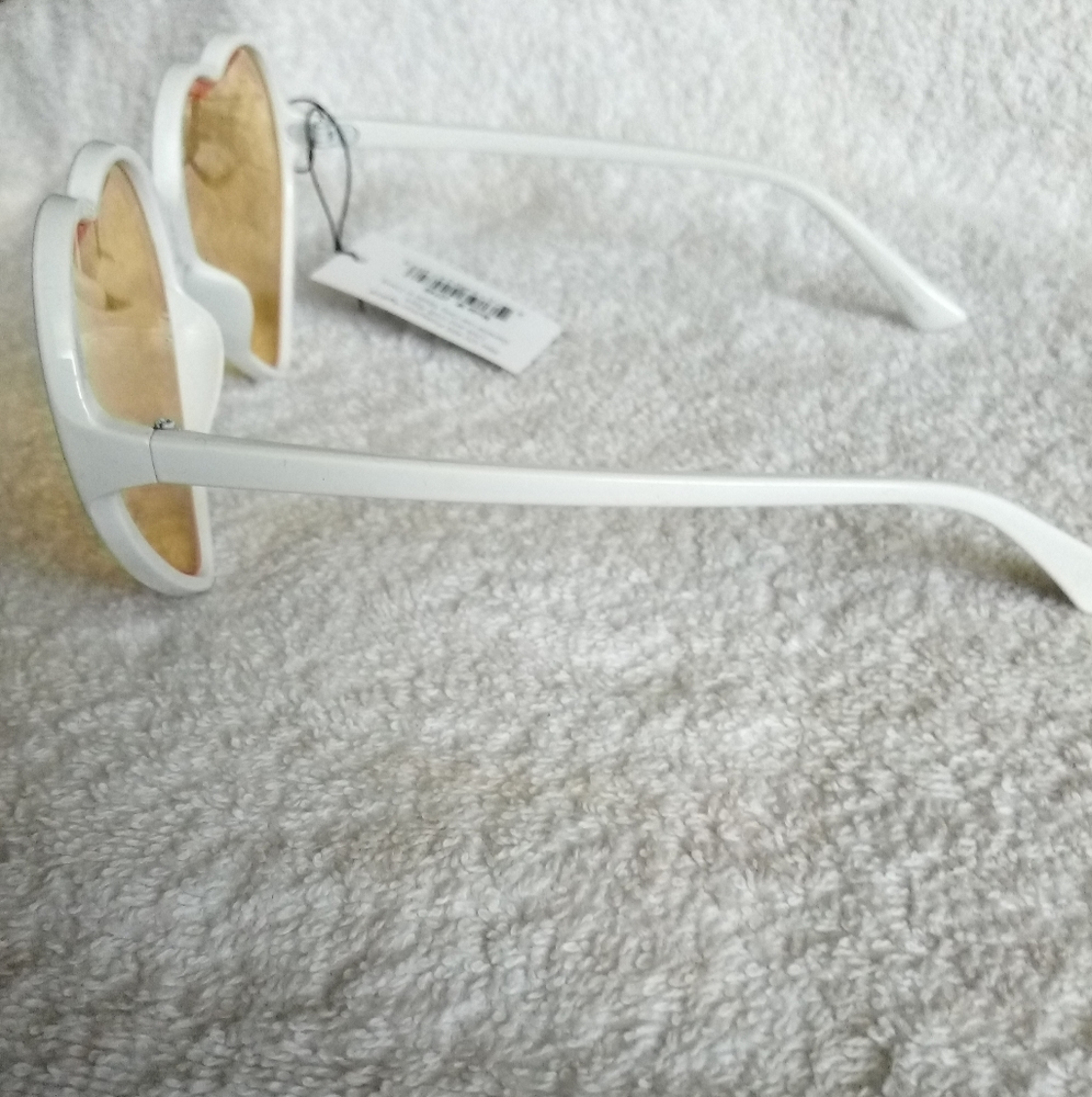 Sunglasses - Picture 3 of 4